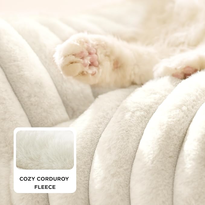 Bedsure ComfyFleece™ Cute Cat Couch - Image 4