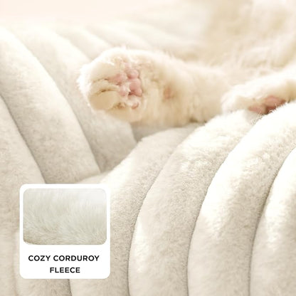 Bedsure ComfyFleece™ Cute Cat Couch - Image 4